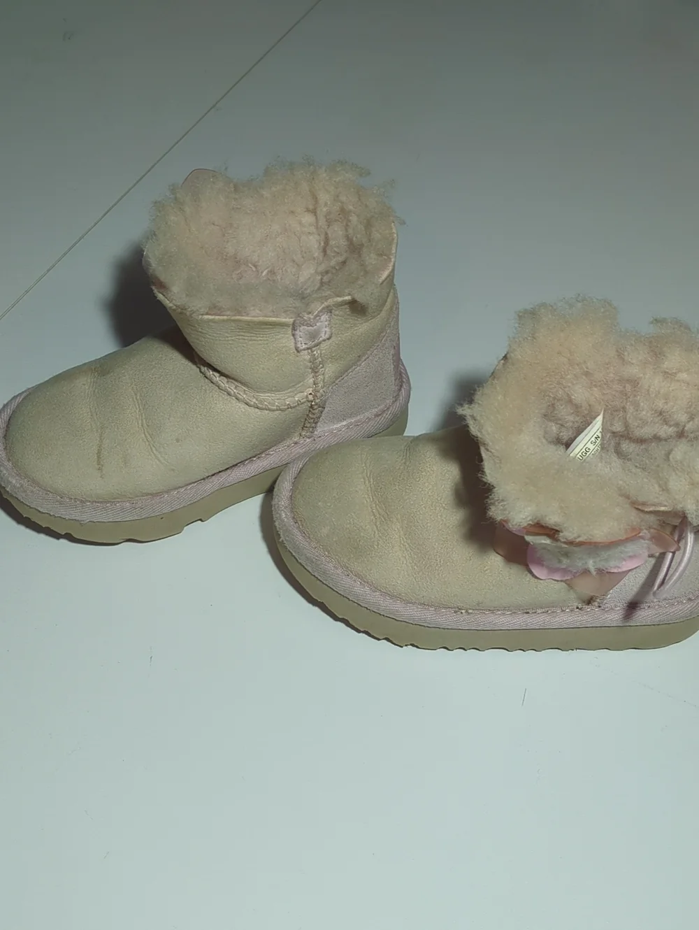 UGG Kids Shearling-Lined Mittens in Cream